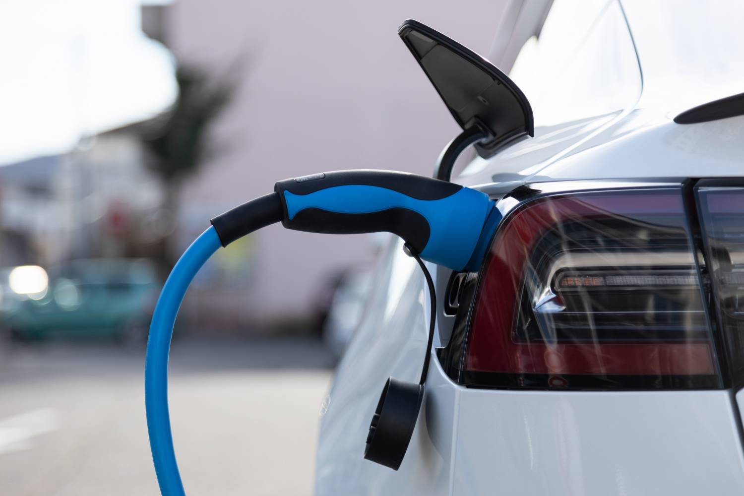 Do Electric Cars Stop Charging When Full? 1 Electric vehicle Charging Station | SESCOS
